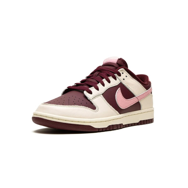 Nike Dunk Low "Valentines Day'" - Image 3